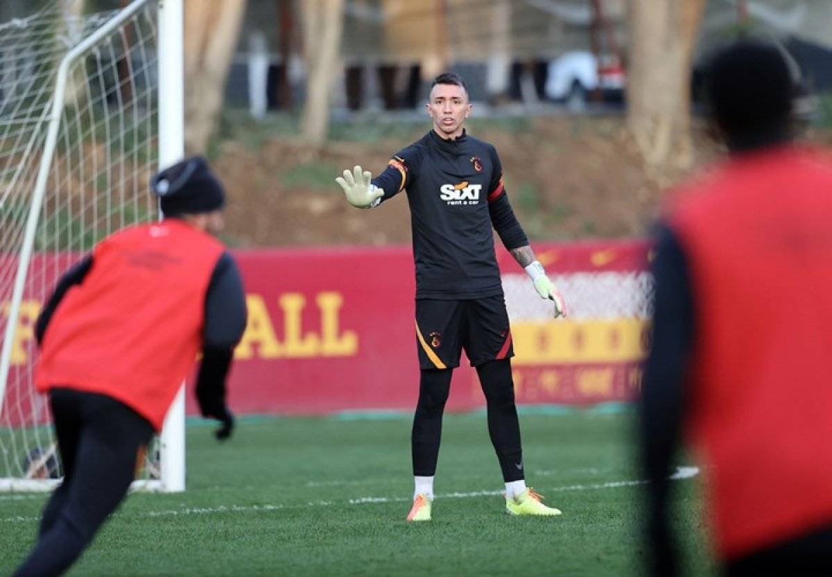 Fernando Muslera, sahalara geri dönüyor
