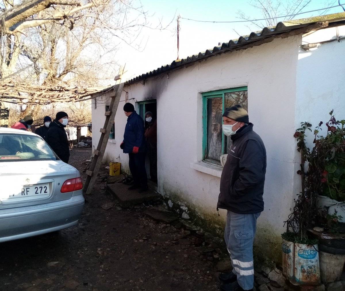 Tekirdağ'da sobayı benzinle yakmaya çalışınca ev yandı