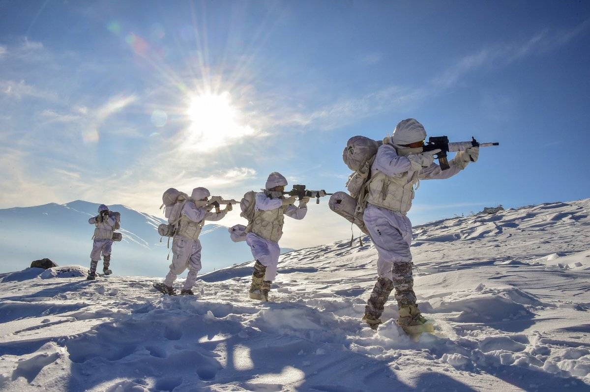 MSB'den karlar altında Mehmetçik paylaşımı: Mehmetler sağ olsun
