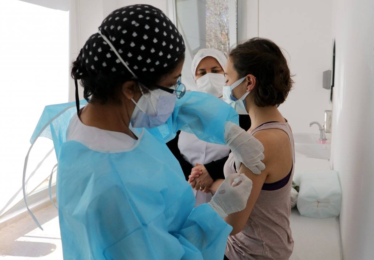 Türkiye'de korona aşısı olanların sayısı 600 bini geçti