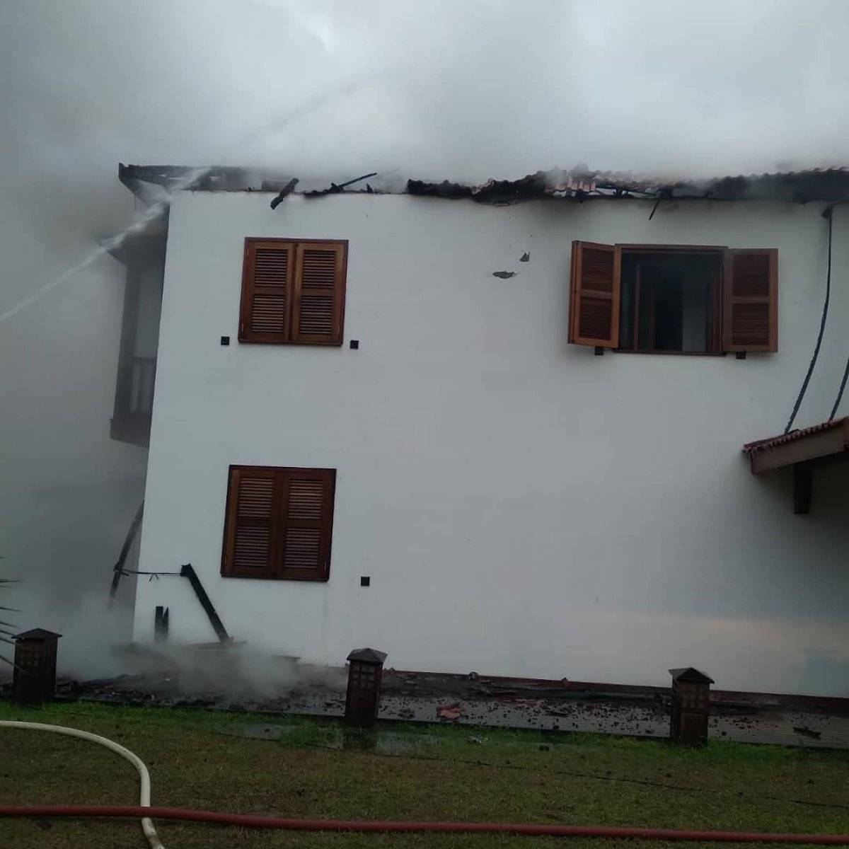 İzmir'de çatı yangını korkuttu