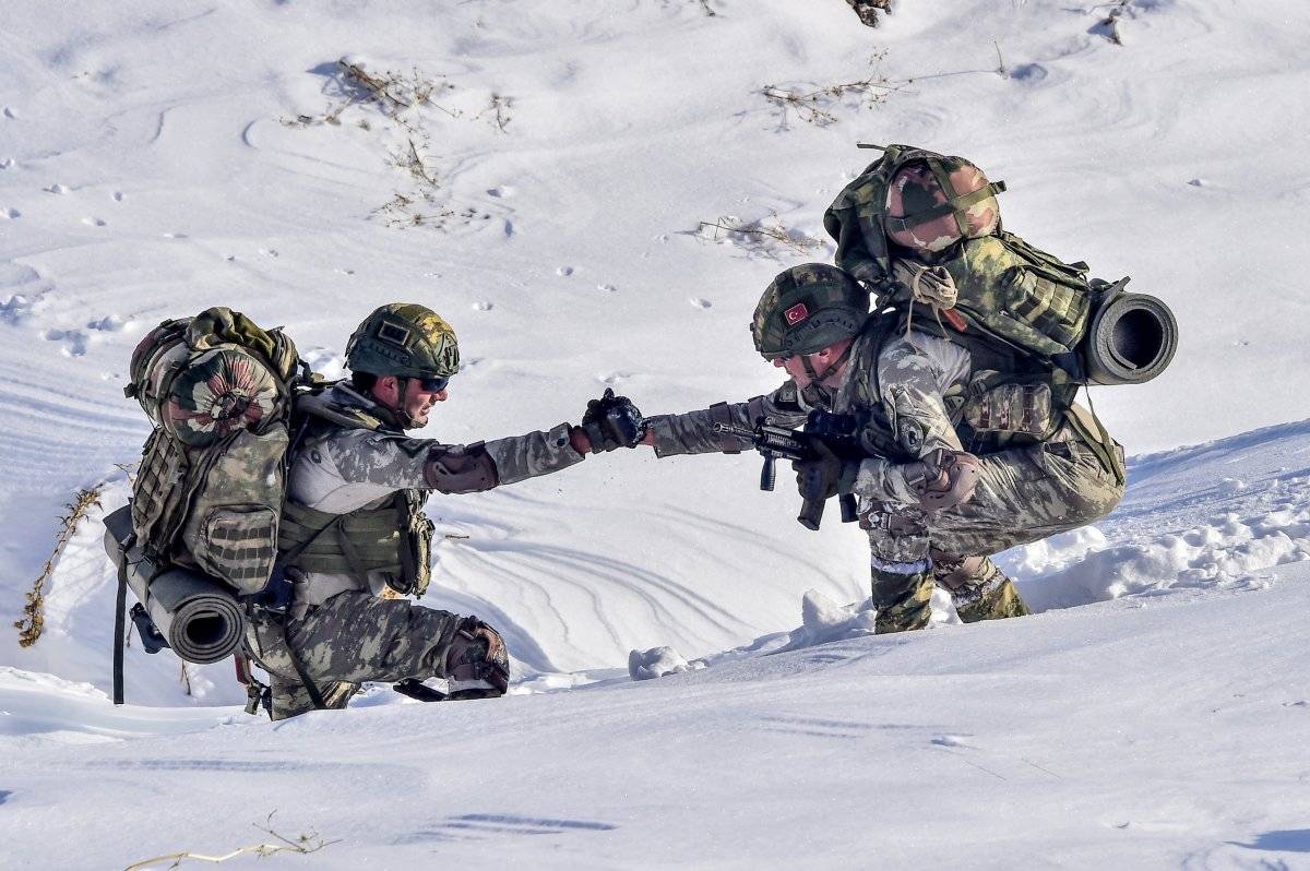 MSB'den karlar altında Mehmetçik paylaşımı: Mehmetler sağ olsun