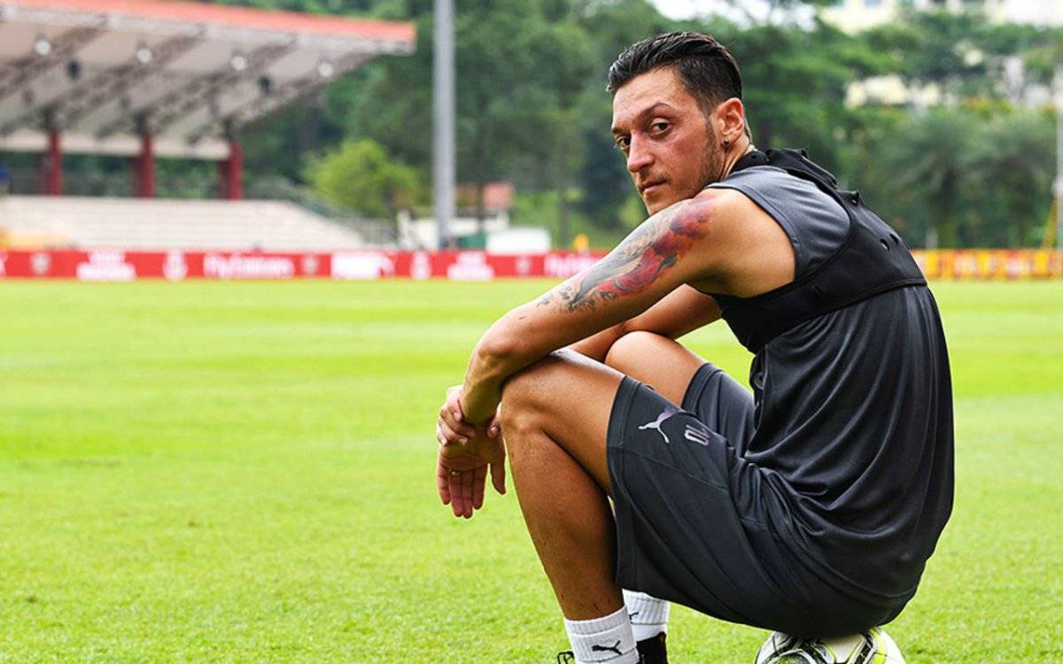 Fenerbahçe'den taraftarları heyecanlandıran 'Mesut Özil' paylaşımı