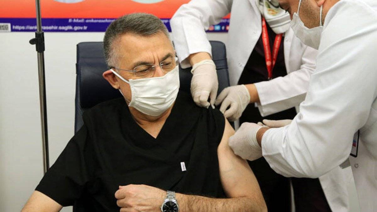 Fuat Oktay, koronavirüs aşısı oldu