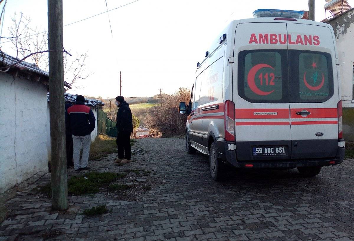 Tekirdağ'da sobayı benzinle yakmaya çalışınca ev yandı