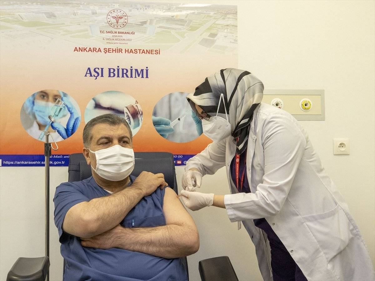 Türkiye'de korona aşısı olanların sayısı 600 bini geçti