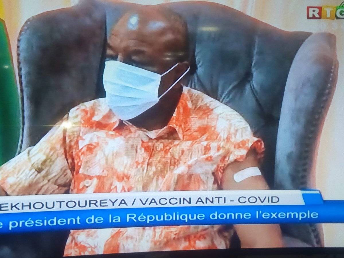 Gine Cumhurbaşkanı Alpha Conde, Sputnik V aşısını yaptırdı