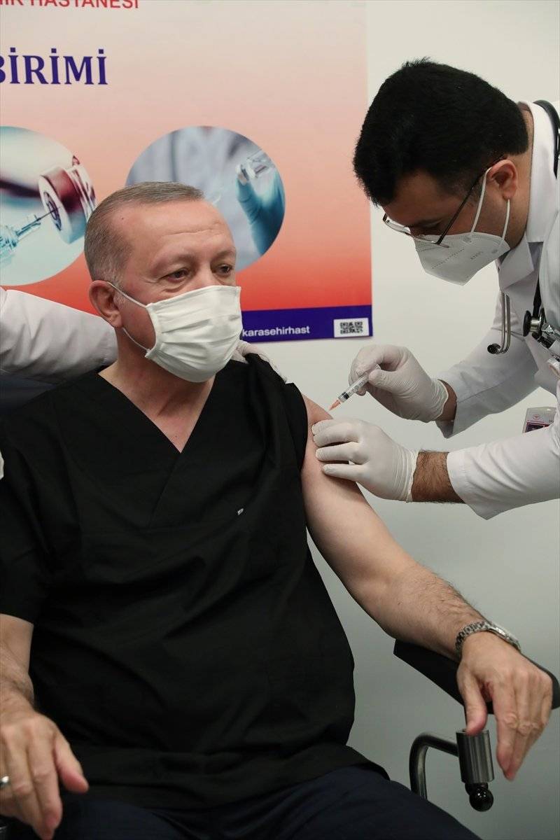 Türkiye'de korona aşısı olanların sayısı 600 bini geçti