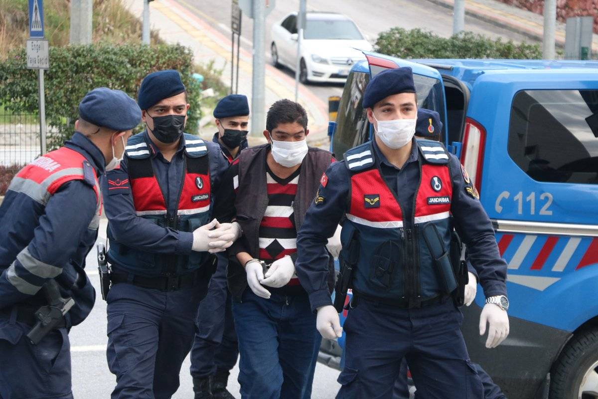 Antalya'da tartıştığı ağabeyini öldürdü