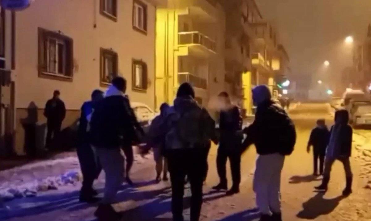 Bursa'da kar yağışı koronavirüsü unutturdu