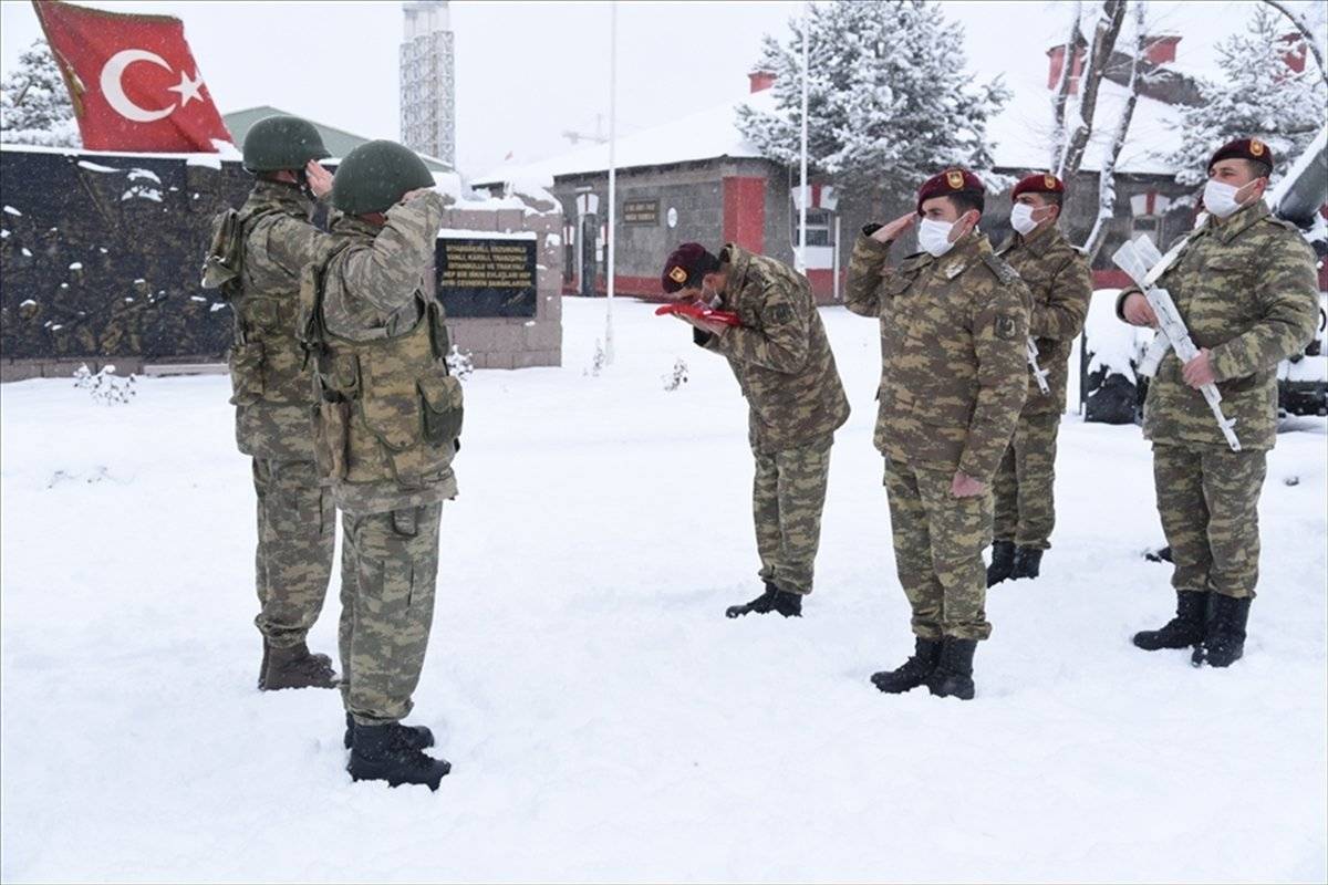 Azerbaycan askerleri 'Kış Tatbikatı' için Kars'ta