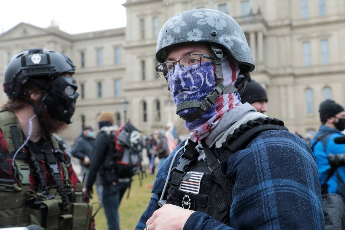 Trump destekçileri silahlanıp sokağa indi