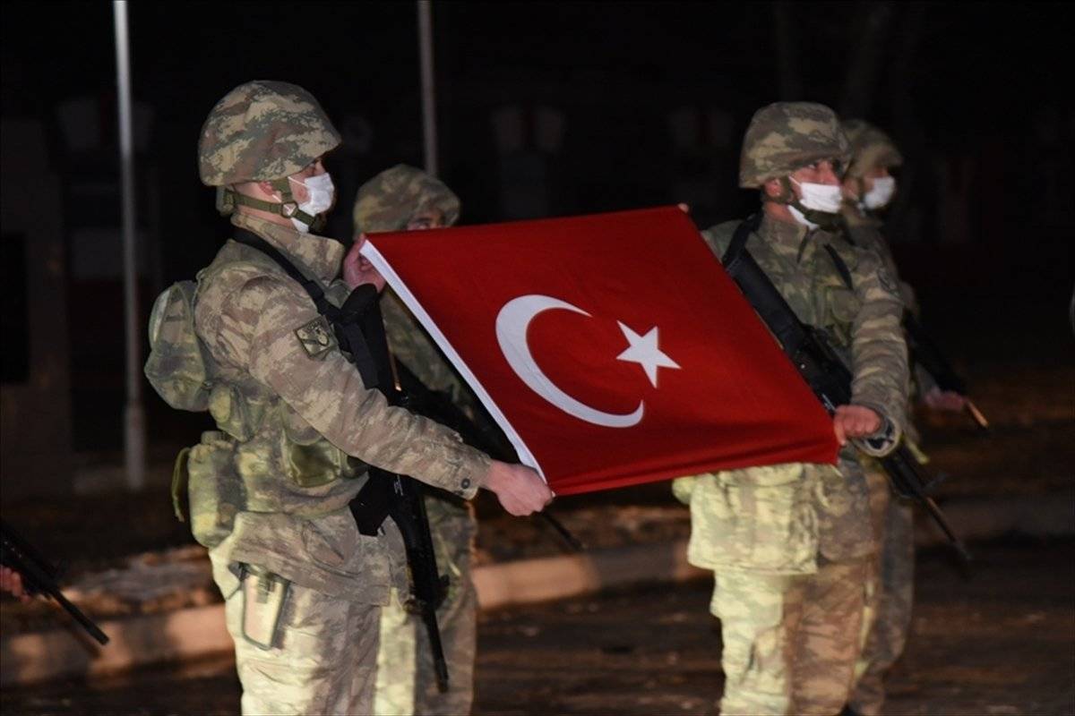 Azerbaycan askerleri 'Kış Tatbikatı' için Kars'ta