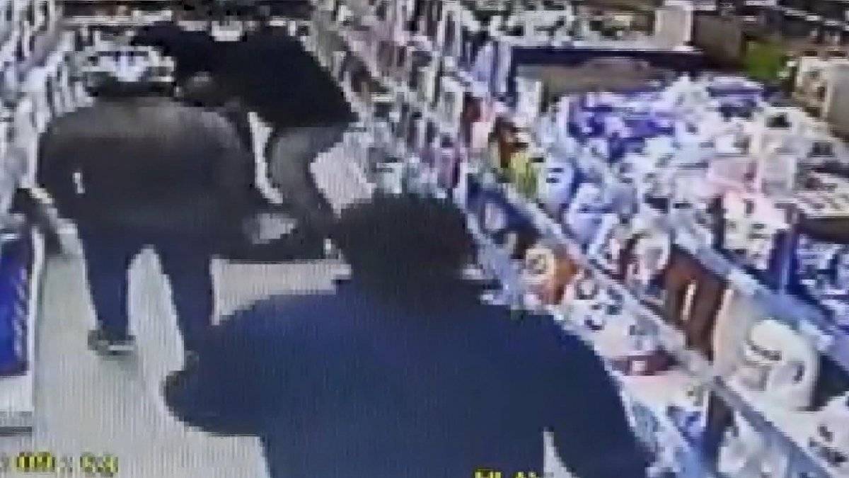 Esenyurt'ta marketten sucuk çalan hırsız yakalandı