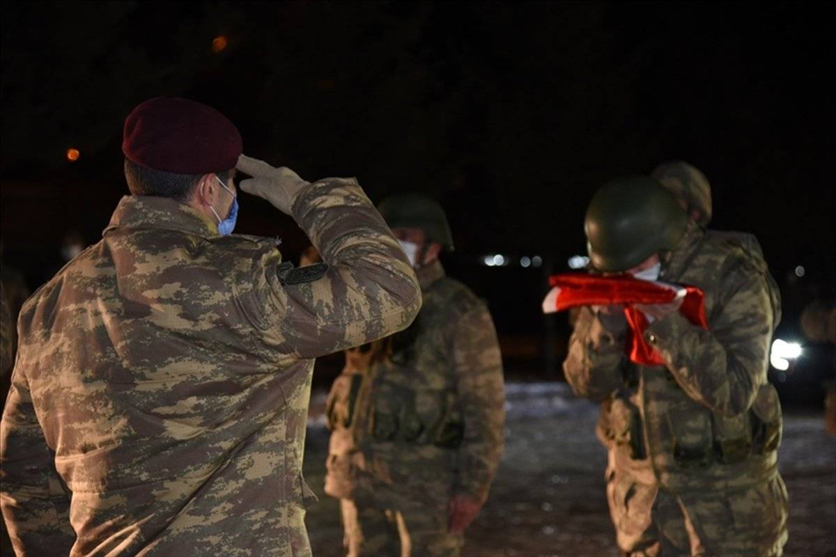 Azerbaycan askerleri 'Kış Tatbikatı' için Kars'ta