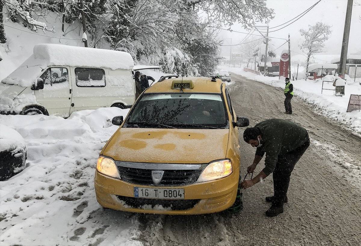 Uludağ’da kar kalınlığı 1 metreye çıktı, pistler şenlendi