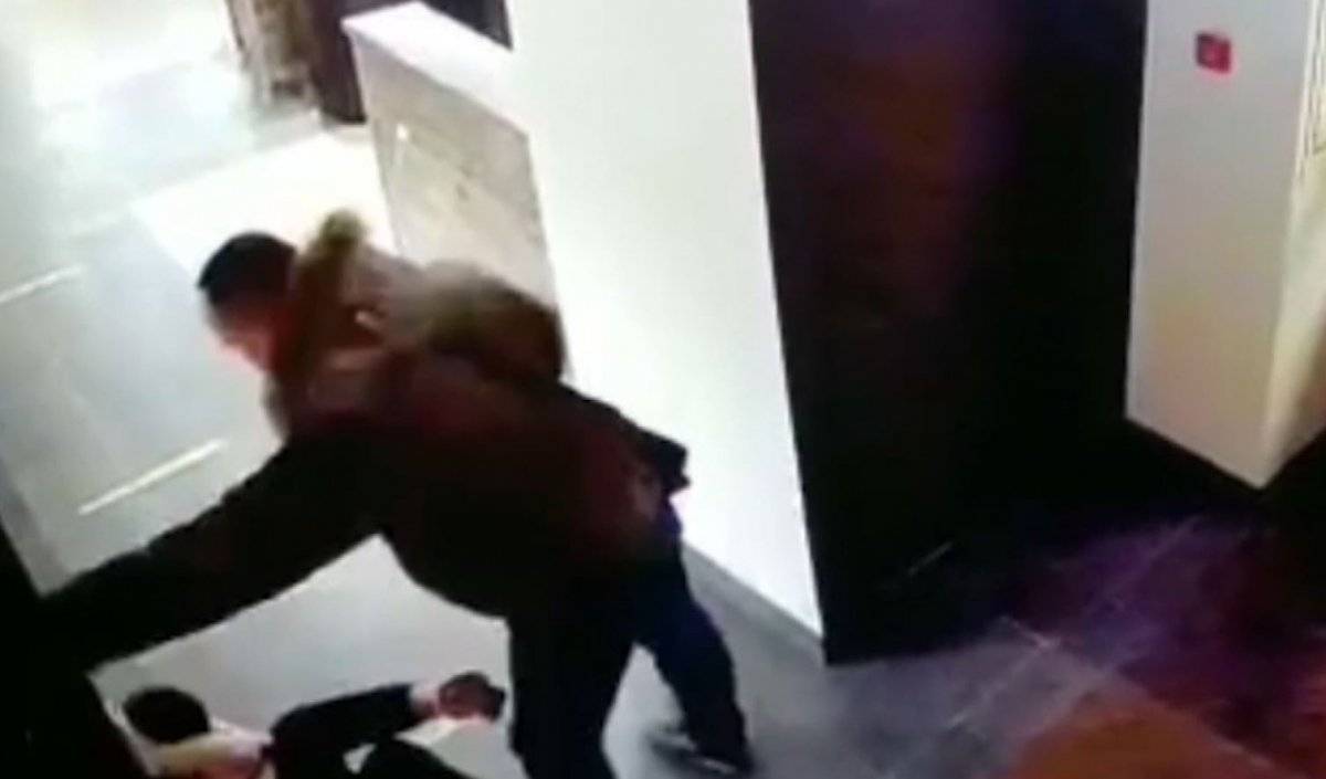 Rusya’da garsonu darbeden sarhoş adam kamerada