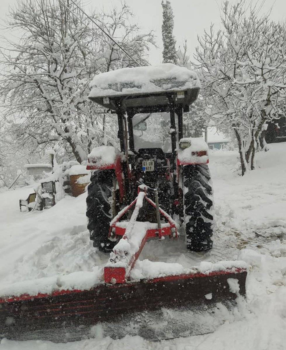 Düzceli muhtarın esprili yol açma paylaşımı