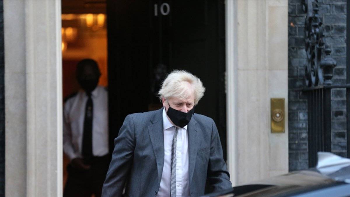 İngiliz ekonomisi koronavirüsten yara aldı