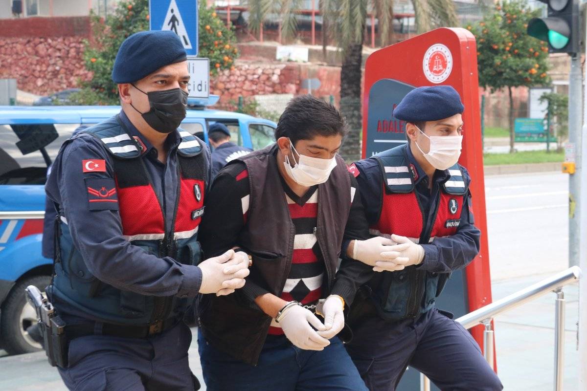 Antalya'da tartıştığı ağabeyini öldürdü
