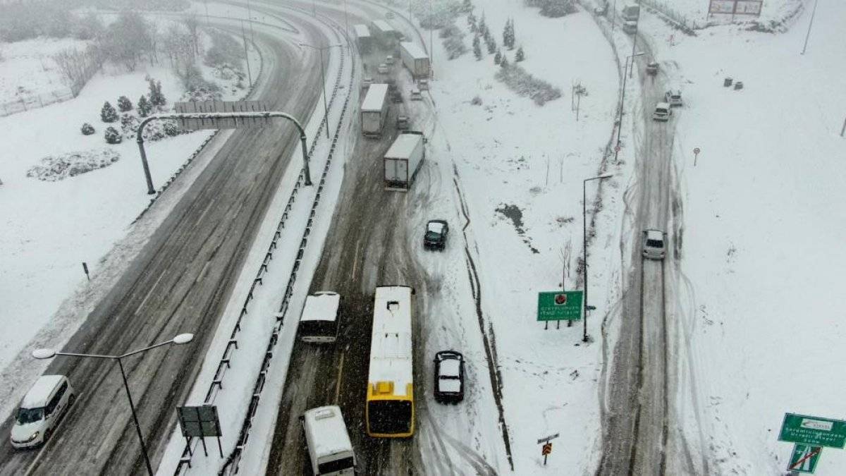 Bursa-İzmir arası ulaşıma kar engeli