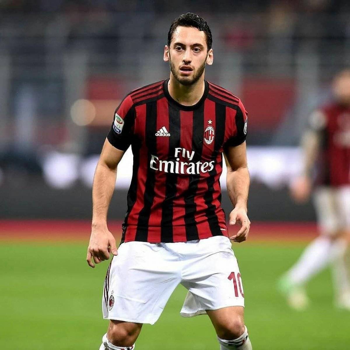 Hakan Çalhanoğlu koronavirüse yakalandı