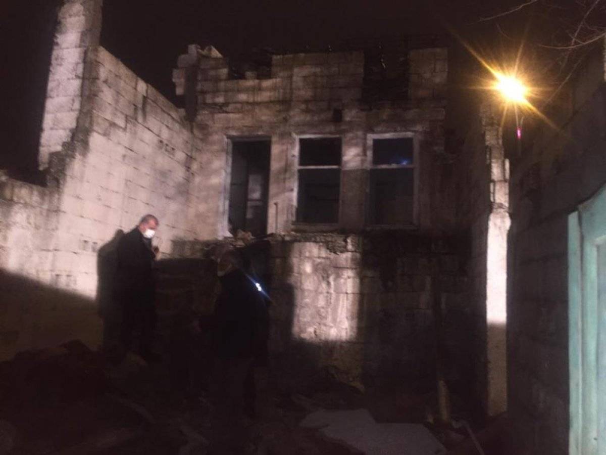 Gaziantep'te metruk bina çöktü, 2 kişi enkazdan yaralı kurtarıldı