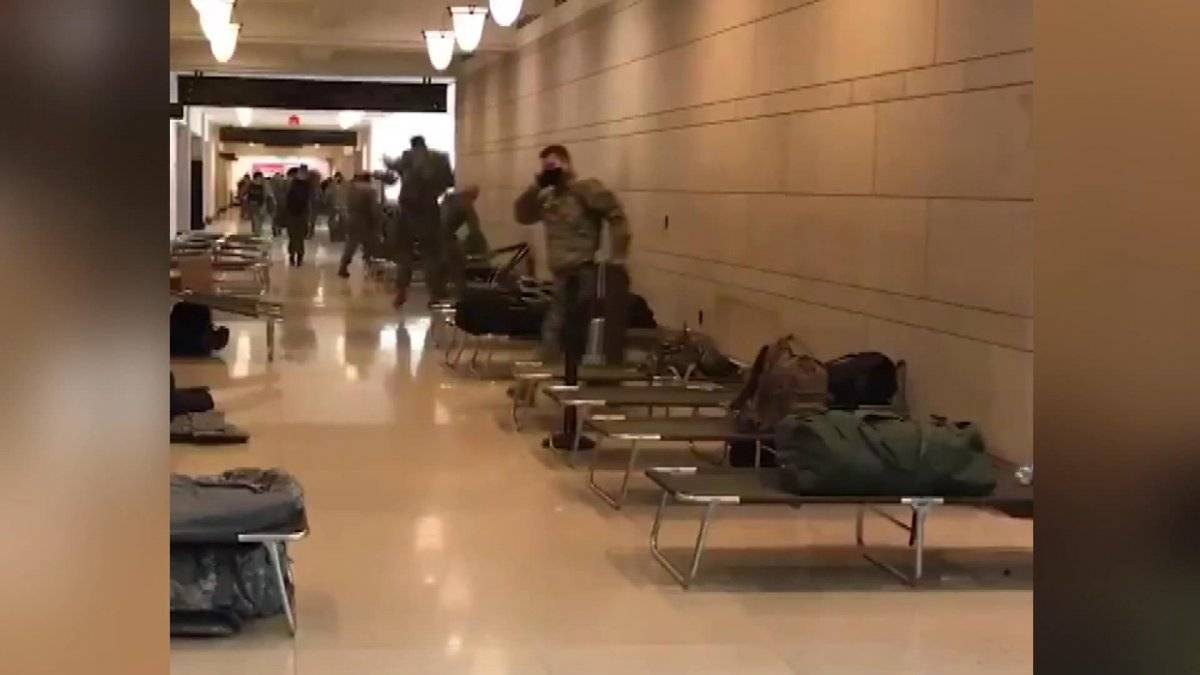 ABD Kongre binasına askeri sedye yığdılar