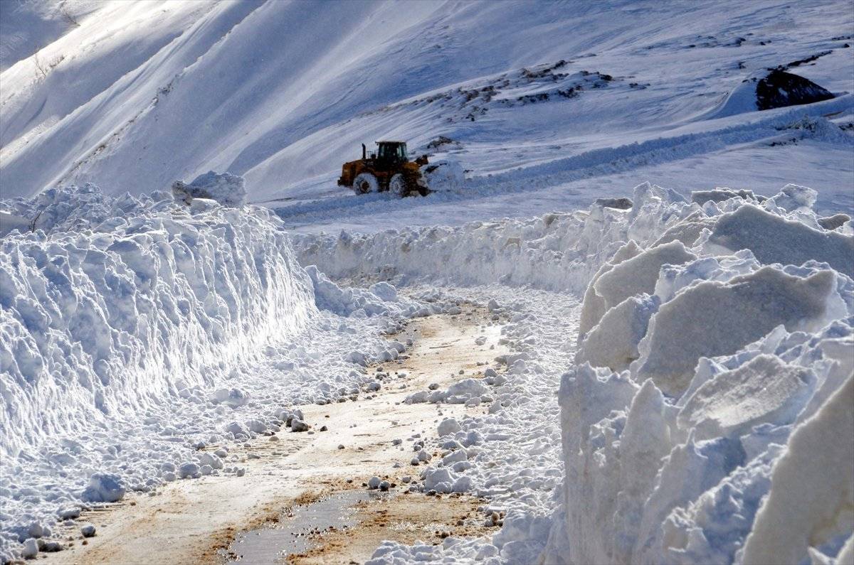 Van, Muş, Bitlis, Hakkari'de 729 yerleşim birimine ulaşım sağlanamıyor