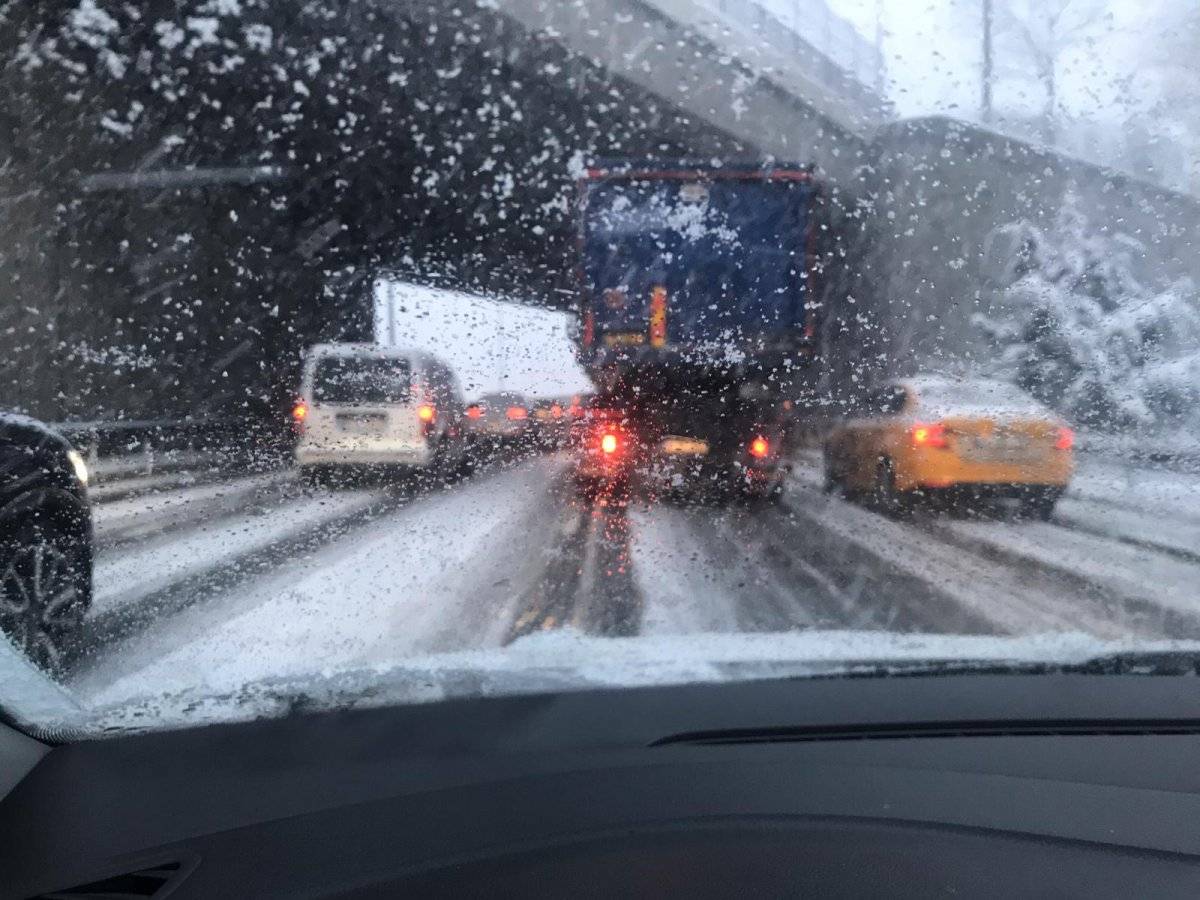 İstanbul'da kar yağışı sonrası trafik kazaları