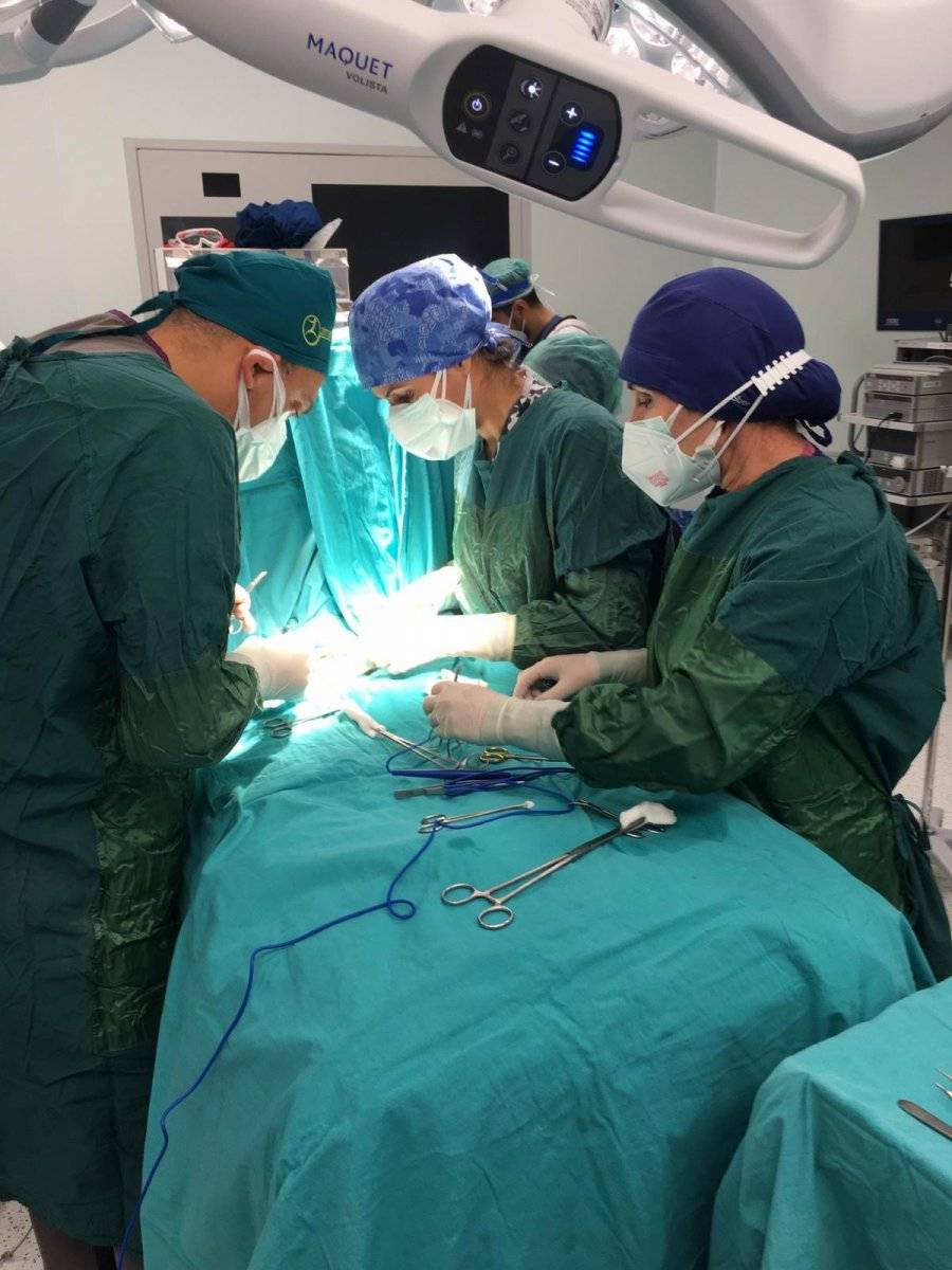 Mersin'de iç organları dışarıda doğan bebek tedavi edildi