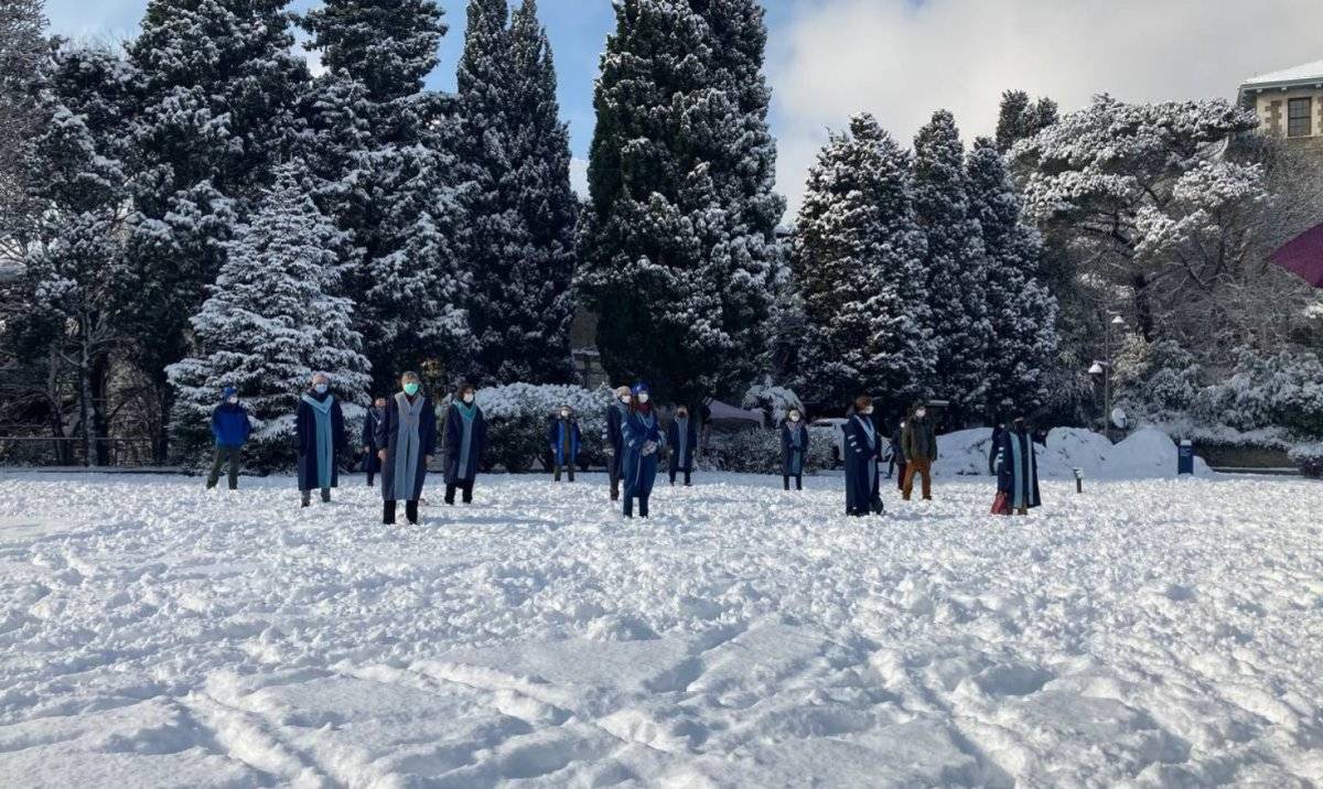 Boğaziçi akademisyenlerinden alkışlı protesto