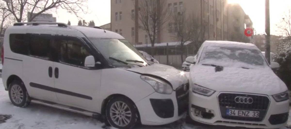 İstanbul'da kar yağışı sonrası trafik kazaları