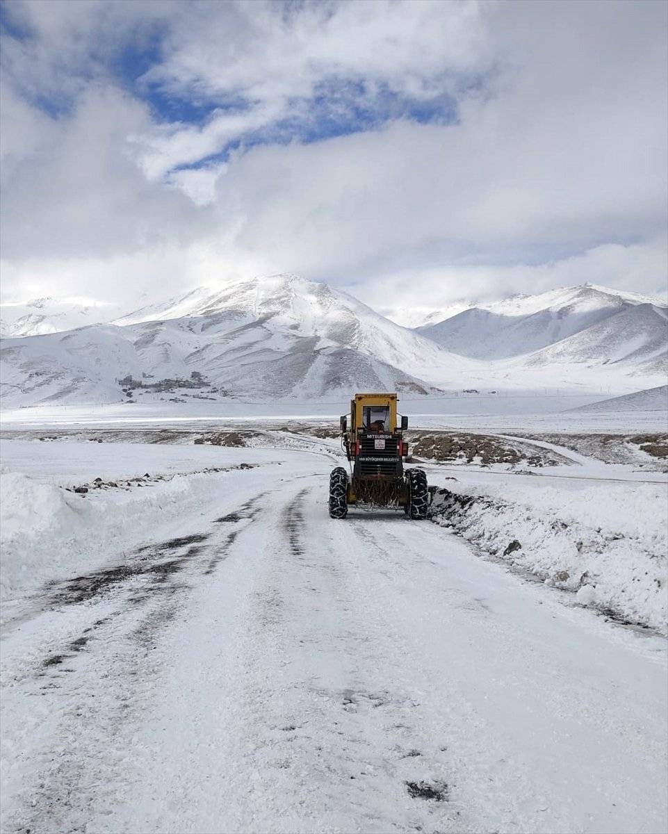 Van, Muş, Bitlis, Hakkari'de 729 yerleşim birimine ulaşım sağlanamıyor