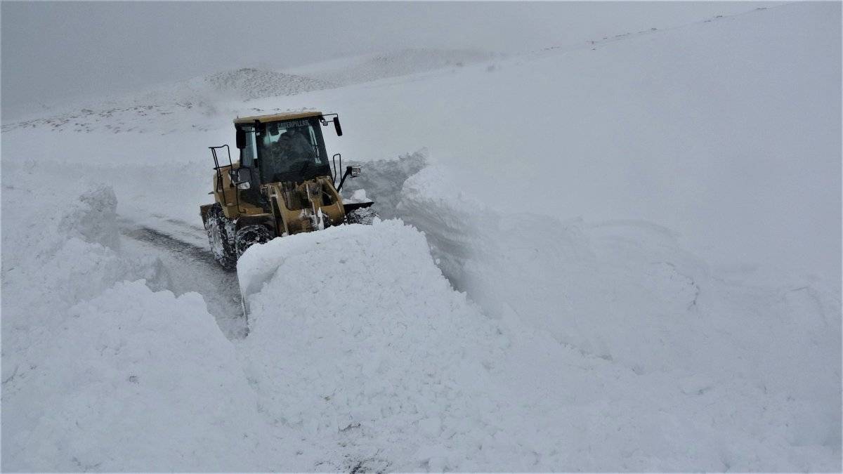 Muş'ta karla mücadele çalışması