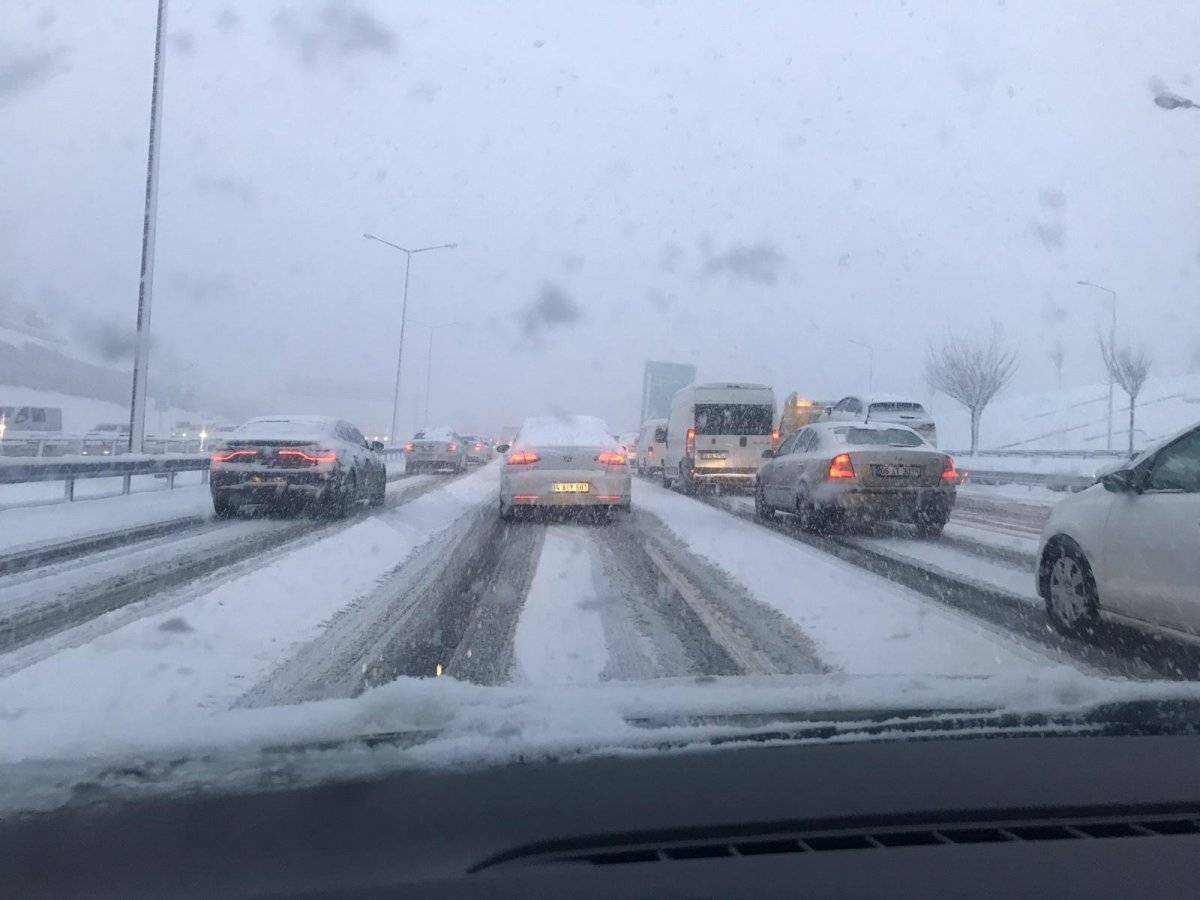 İstanbul'da kar yağışı sonrası trafik kazaları