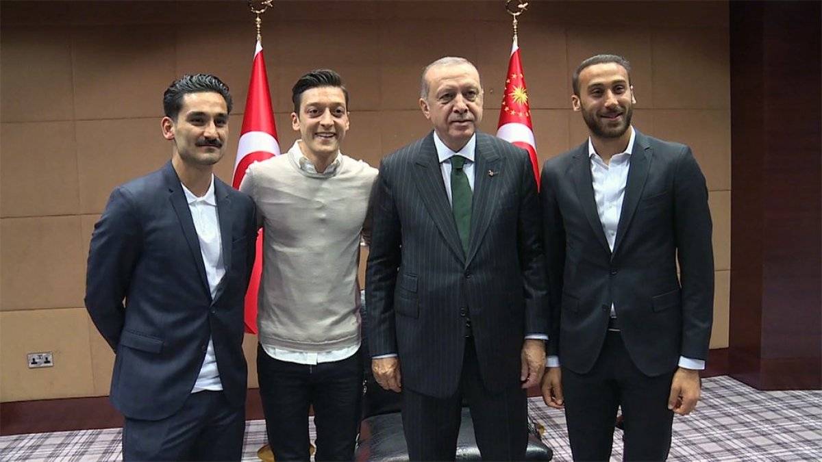 Çavuşoğlu'nun Heiko Maas'a Mesut Özil göndermesi