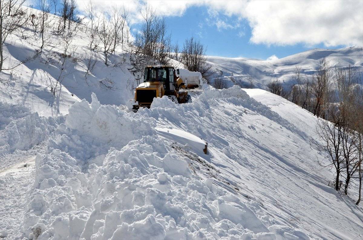 Van, Muş, Bitlis, Hakkari'de 729 yerleşim birimine ulaşım sağlanamıyor