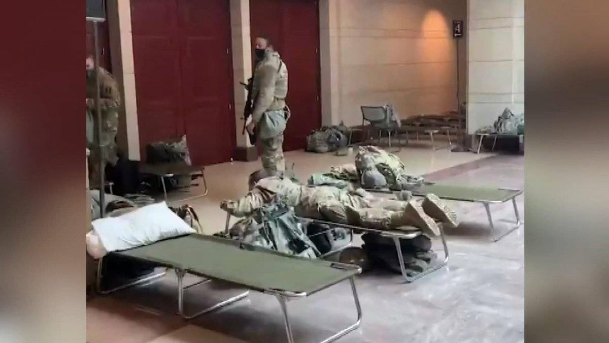 ABD Kongre binasına askeri sedye yığdılar