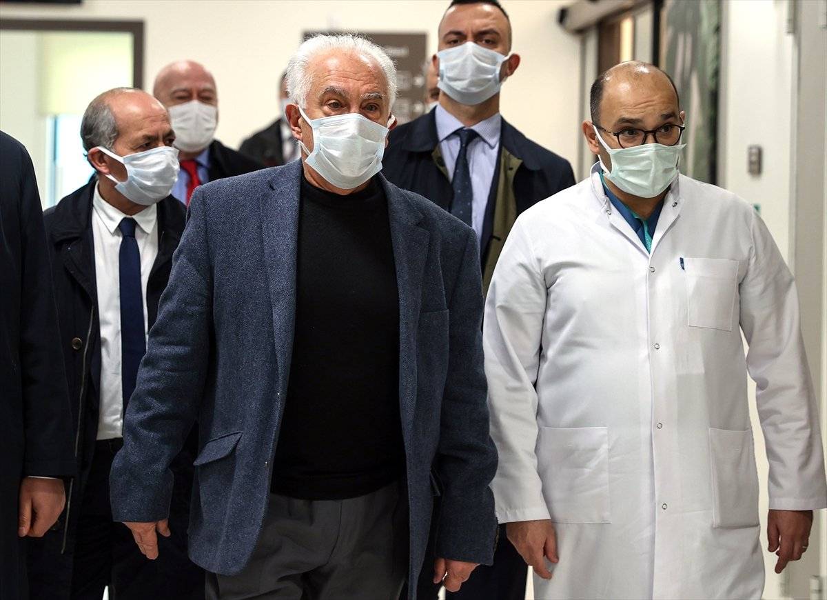 Doğu Perinçek, koronavirüs aşısı yaptırdı