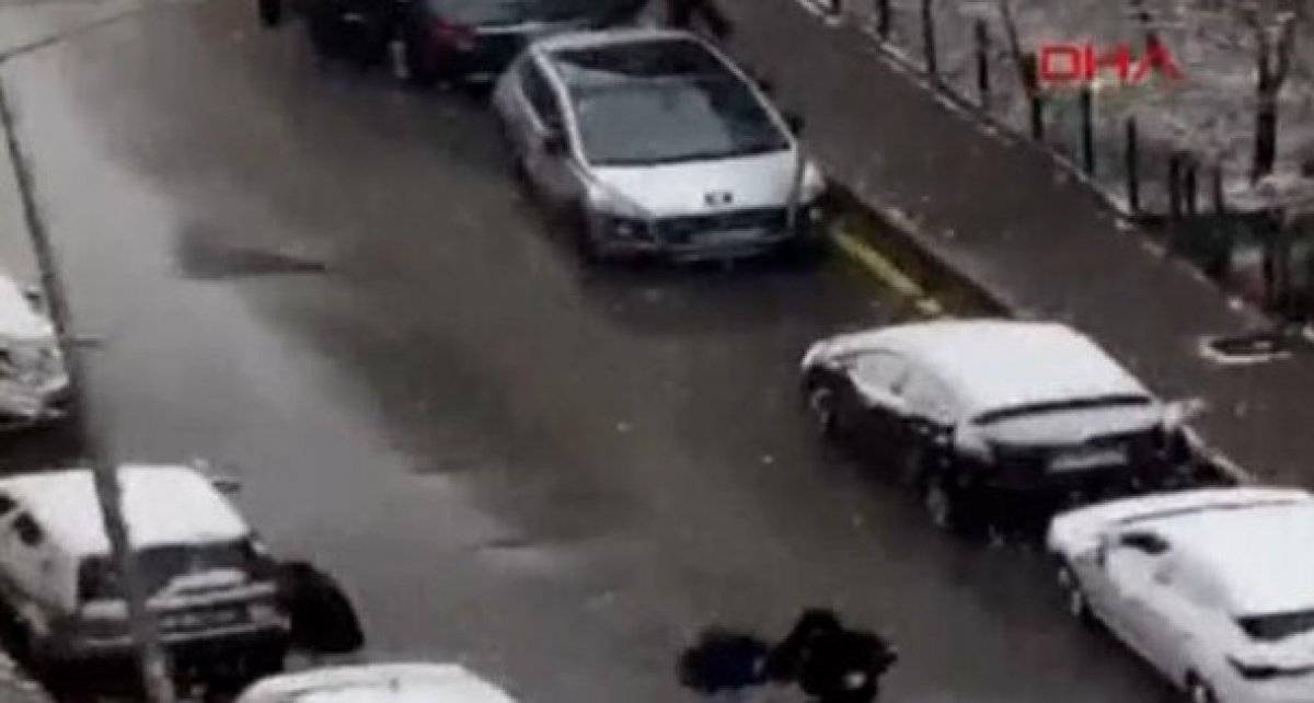 Gelecek Partisi Genel Başkan Yardımcısı Selçuk Özdağ'a saldırı anı