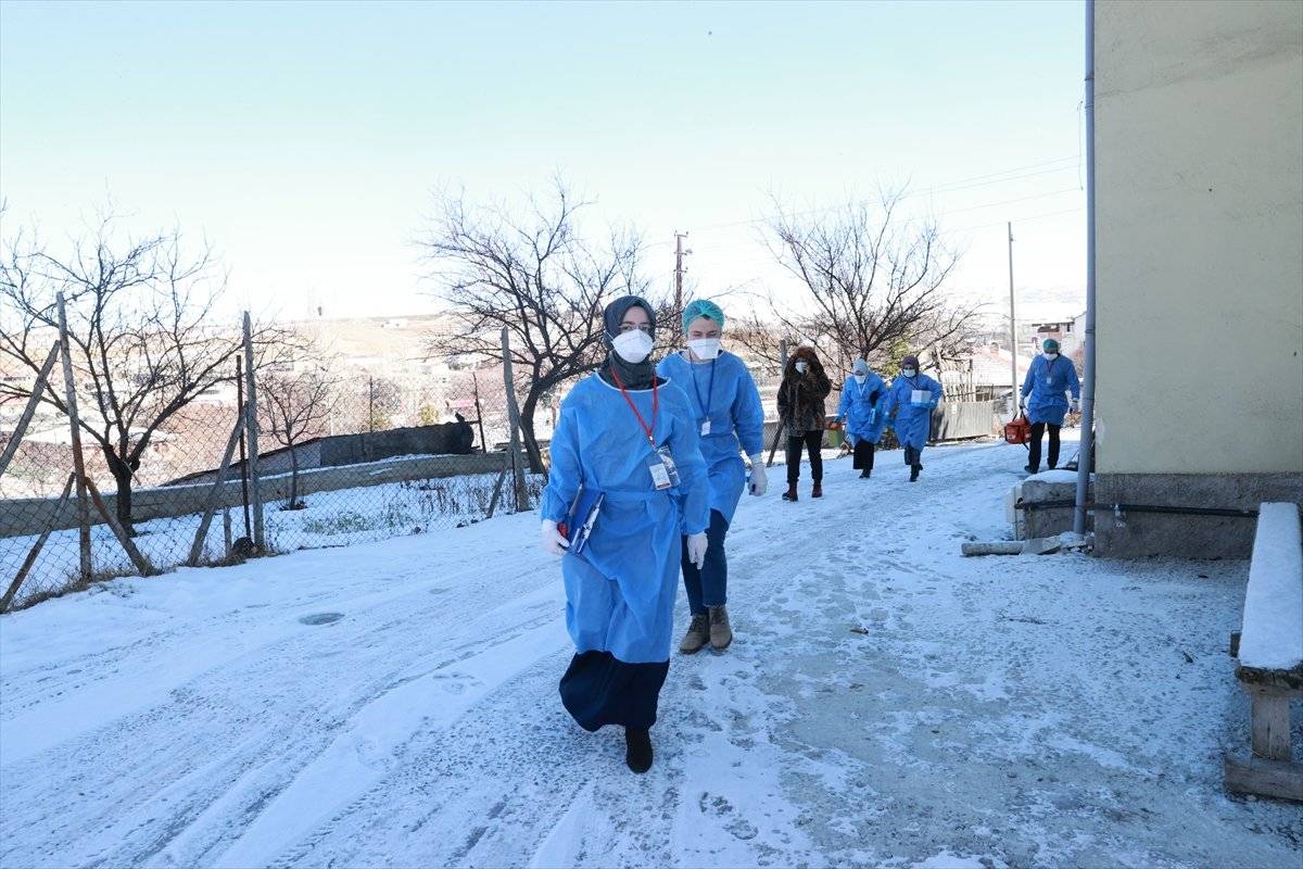 90 yaş üzerindekiler, evden aşılanmaya başlandı