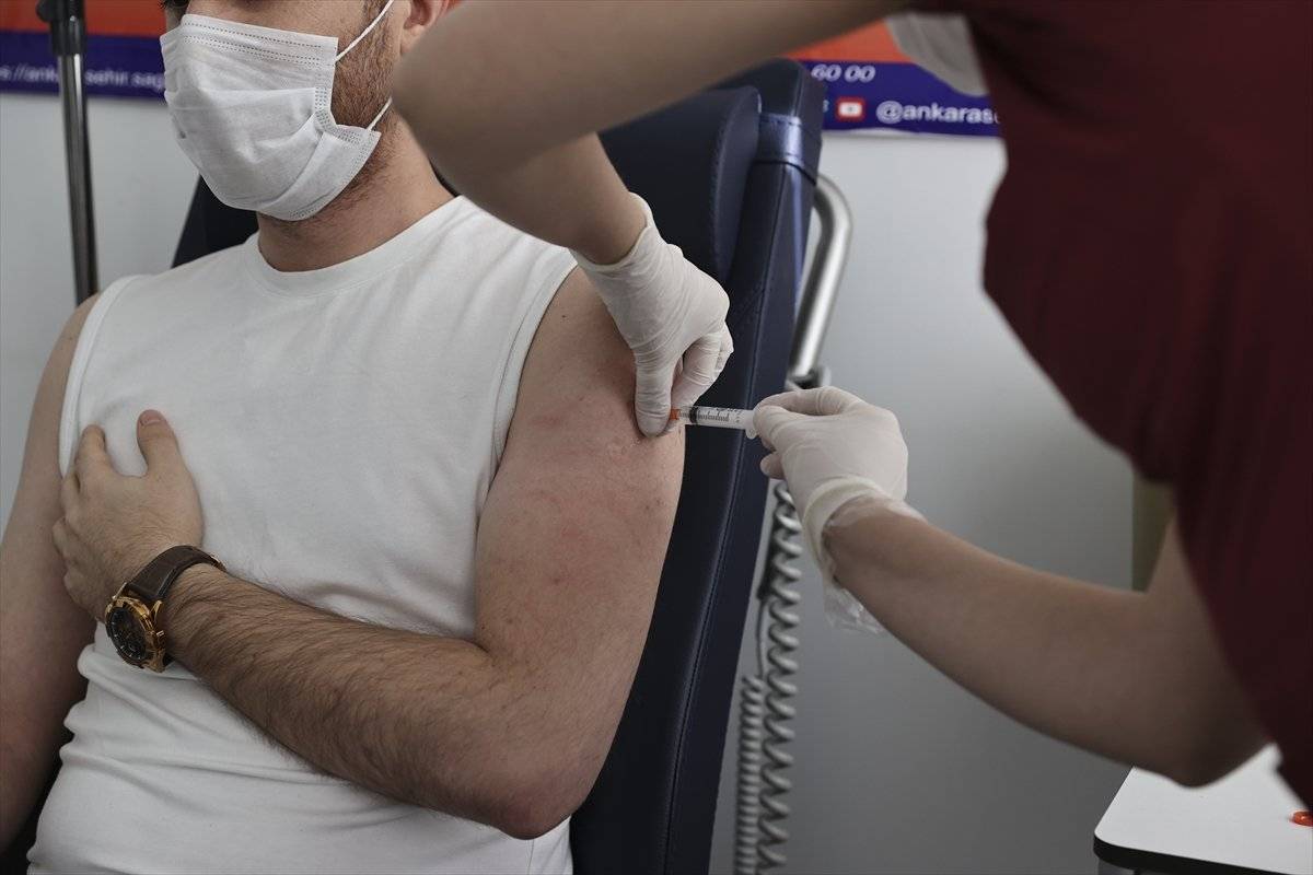 Sağlık çalışanlarına yönelik ilk doz aşılamada sona gelindi