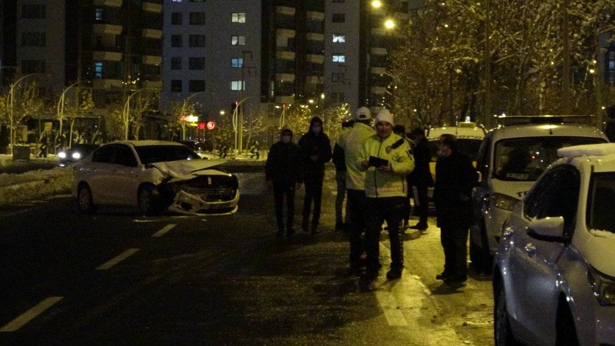 Diyarbakır’da 22 otomobil birbirine girdi