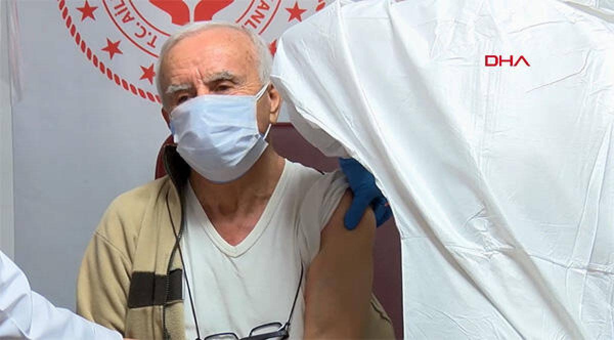 Türkiye'deki huzurevi ve bakımevlerinde aşılanma başladı