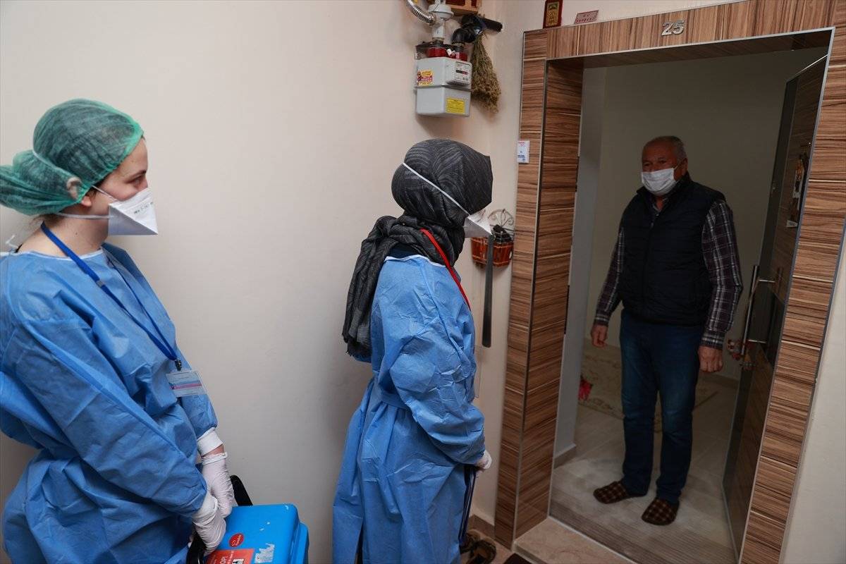 90 yaş üzerindekiler, evden aşılanmaya başlandı