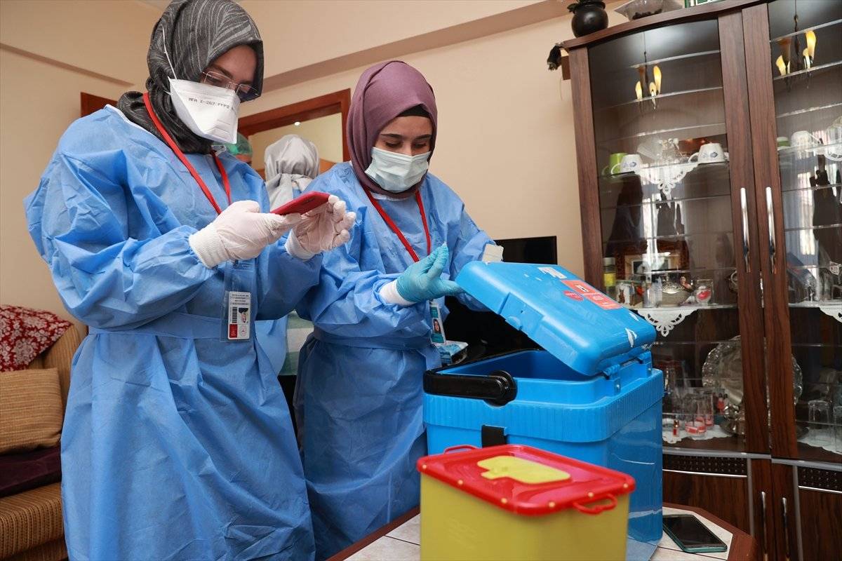 90 yaş üzerindekiler, evden aşılanmaya başlandı