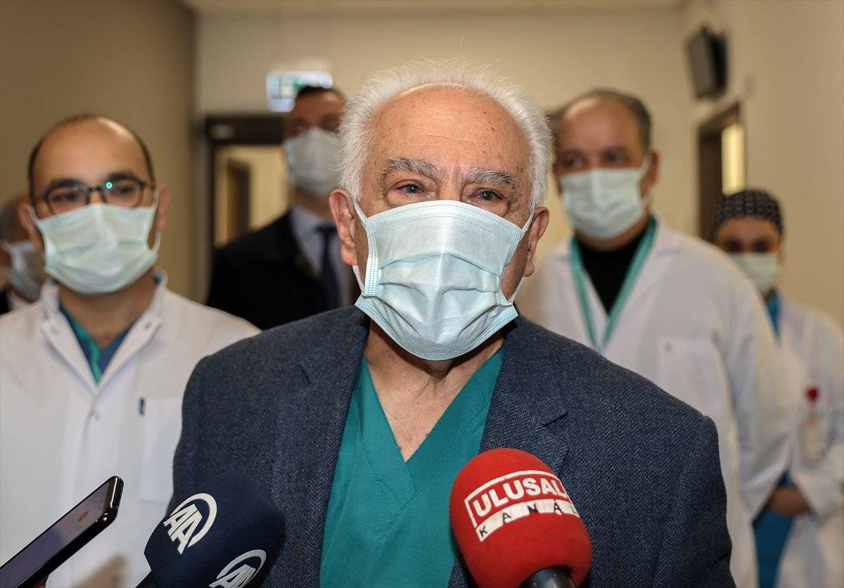 Doğu Perinçek, koronavirüs aşısı yaptırdı