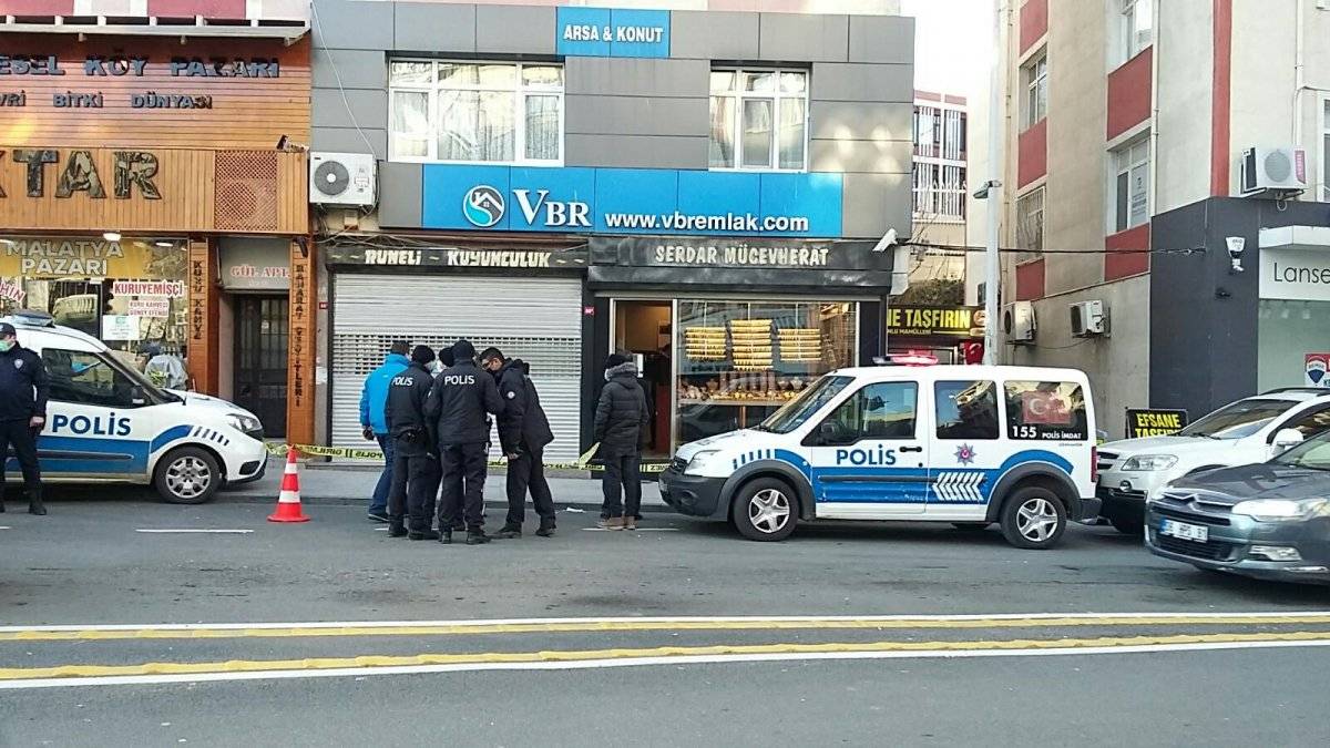 Silivri'de kuyumcu, soyguncuyu vurdu