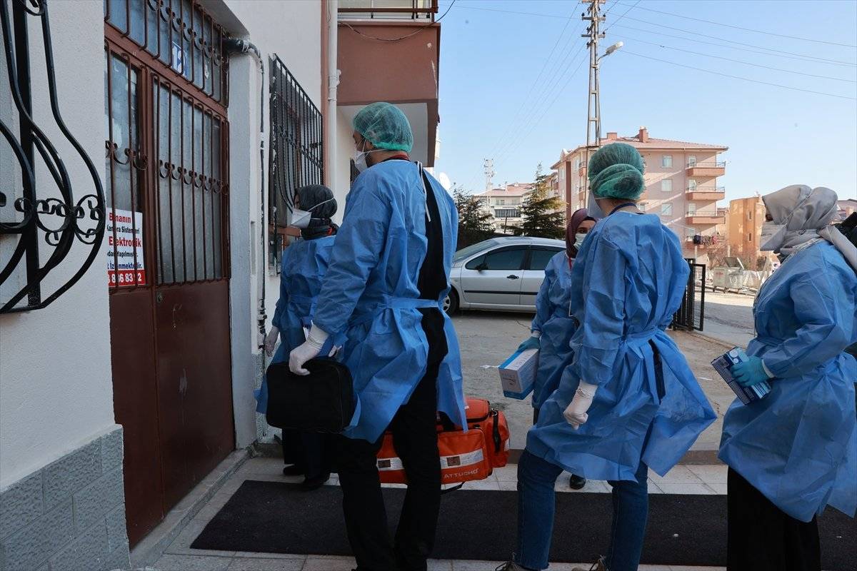 90 yaş üzerindekiler, evden aşılanmaya başlandı